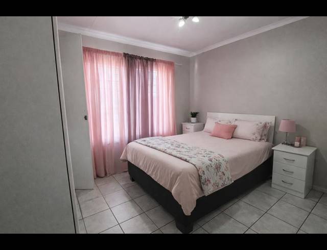 2 BEDROOM PROPERTY TO RENT IN DIE HOEWES
